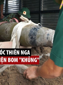 Người chăm sóc thiên nga ở Hải Phòng phát hiện bom "khủng" dưới sông Tam Bạc