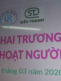 Tặng tóc giả, mở tủ sách cho bệnh nhân ung thư vú nhân Ngày 8.3