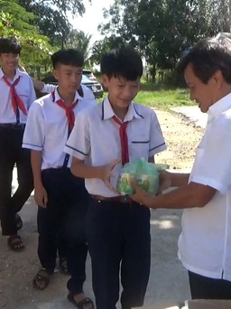 Ông Đoàn Ngọc Hải hứa tặng suất du lịch Malaysia cho học sinh Phú Quốc