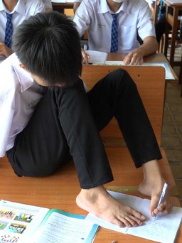 Cậu học trò nhỏ có đôi bàn chân kỳ diệu