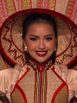Ngọc Châu trượt top 16 Miss Universe, khán giả nói gì?