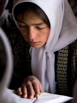 Taliban cam kết 'đảm bảo mọi quyền lợi của phụ nữ' trong khuôn khổ Hồi giáo