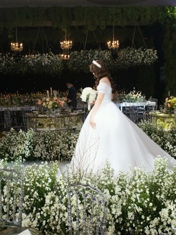 Đám cưới cổ tích với 5 tấn hoa tươi, set up trong 3 ngày 3 đêm
