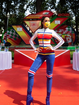 Hoa hậu H’Hen Niê đeo khẩu trang, diện đồ thể thao, nâng cao tinh thần phòng chống dịch Covid-19