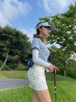 Hyomin phối đồ cực chất như một fashionista trên sân golf