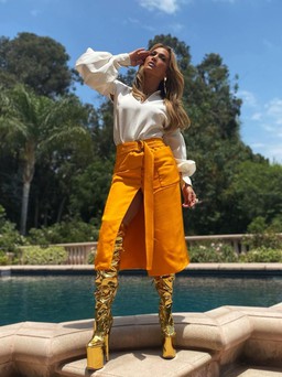 Jennifer Lopez 52 tuổi style hồi xuân bên con gái 13 tuổi như “bà cụ non”