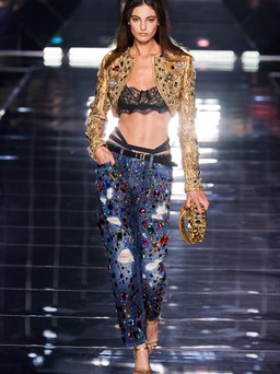 Dolce & Gabbana mang cả “thế giới pha lê” sắc màu lên váy áo mùa xuân