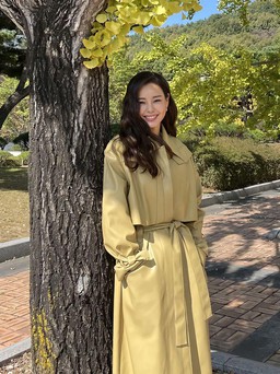 Style đời thường năng động sang chảnh của Hoa hậu đẹp nhất xứ Hàn Honey Lee