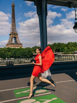 Blogger thời trang Katie One thả dáng giữa Paris mùa thu đẹp nao lòng