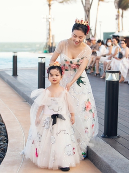 Bà trùm Hoa hậu Phạm Kim Dung và con gái lần đầu làm vedette