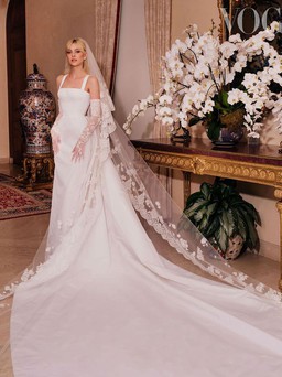 Nàng dâu nhà David - Victoria Beckham diện váy cưới Valentino đẹp như một tác phẩm nghệ thuật