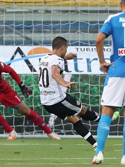 Parma 2 - 1 Napoli: Cuộc chiến penalty