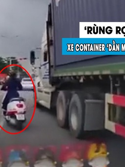 Rùng rợn cảnh tài xế xe container tạt đầu, ‘dằn mặt’ người phụ nữ lái xe máy