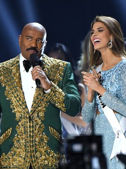 MC nổi tiếng Steve Harvey bị chỉ trích vì câu đùa khiếm nhã với Hoa hậu Colombia