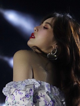 ‘Nữ hoàng gợi cảm’ HyunA trình diễn nóng bỏng trên sân khấu TP.HCM