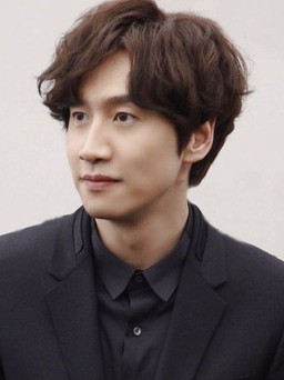 Lee Kwang Soo tạm ngừng quay 'Running Man' vì phải phẫu thuật sau tai nạn