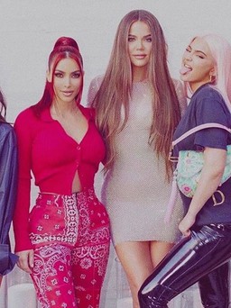 Chị em Kim ‘siêu vòng ba’ hóa thân thành Spice Girls khiến ‘bản gốc’ thích thú