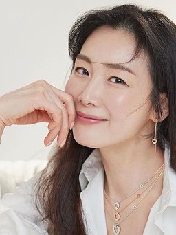 ‘Nữ hoàng nước mắt’ Choi Ji Woo bị chồng trẻ ‘cắm sừng’?