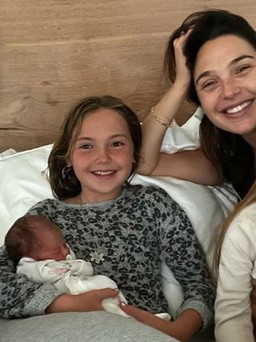 ‘Wonder Woman’ Gal Gadot đón con gái thứ ba