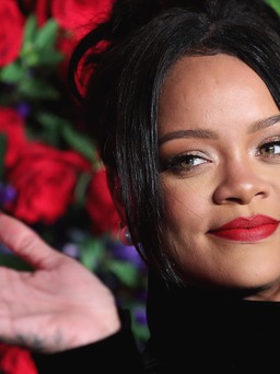 Ca sĩ Rihanna chính thức trở thành tỉ phú đô la
