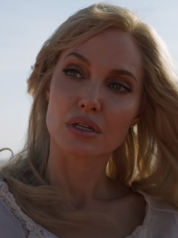 Angelina Jolie xinh đẹp, quyền năng trong trailer mới của ‘Eternals’