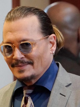 Nước hoa Dior ‘cháy hàng’ vì không quay lưng với Johnny Depp