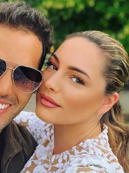 ‘Bom sex’ Kelly Brook sắp lên xe hoa với tình trẻ