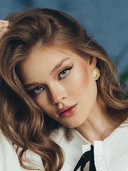 Vẻ đẹp tựa búp bê của tân Hoa hậu Nga