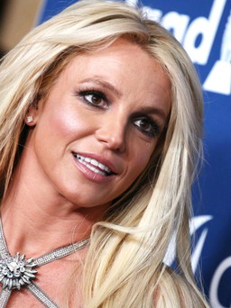 Britney Spears từng muốn trốn khỏi Mỹ vì bị cha ruột kìm kẹp