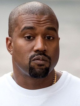 Kanye West bị tước bằng tiến sĩ sau loạt tranh cãi