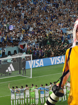 Đỗ Hùng từ Qatar: CĐV Argentina ăn mừng phấn khích khi đội nhà vào chung kết