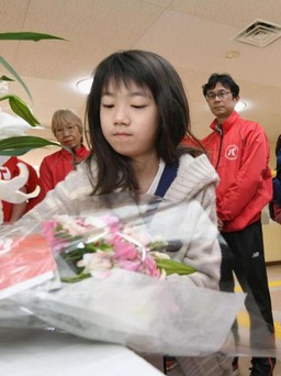 Giới chức Nhật lập bàn tưởng nhớ bé Nhật Linh