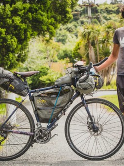 Chàng trai 18 tuổi đạp xe vòng quanh thế giới để gây quỹ