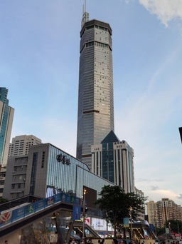 Tòa nhà cao 300 m ở Trung Quốc bất ngờ rung lắc dù không có động đất