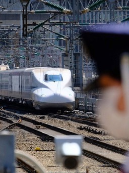 Lái tàu đi vệ sinh, bỏ mặc đoàn tàu Shinkansen lao nhanh 150 km/giờ