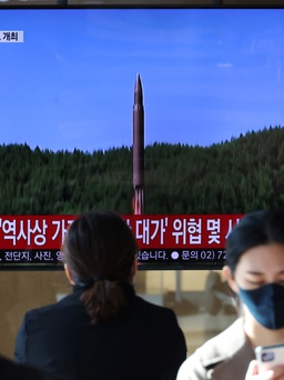 Triều Tiên phóng 3 tên lửa, cư dân Nhật được cảnh báo tìm nơi trú ẩn
