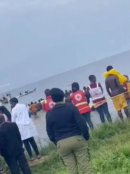 Máy bay chở khách lao xuống hồ ở Tanzania