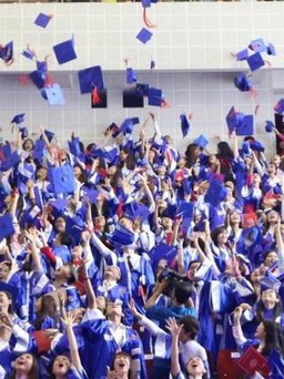 Tại sao sinh viên dự lễ tốt nghiệp phải đóng 600.000 đồng?