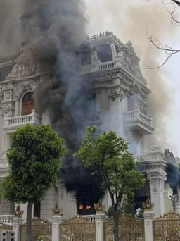 Lâu đài trăm tỉ ở Quảng Ninh bốc cháy dữ dội, 1 người tử vong