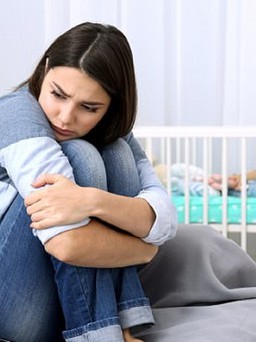 Phụ nữ ở cữ làm mẹ - Kỳ 3: Chồng xót xa nhìn vợ stress chăm con từng chút