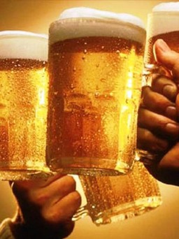 Những người đàn ông mê nhậu: Cha mẹ Việt hay dắt con trẻ đi… làm vài chai!