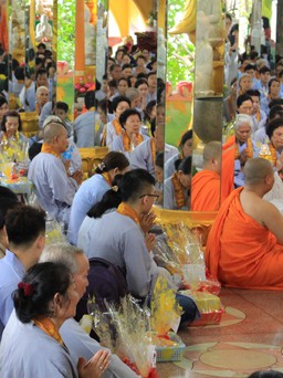 Rằm tháng 7 Vu lan: Làm sao báo hiếu cha mẹ khi không đi chùa vì dịch?