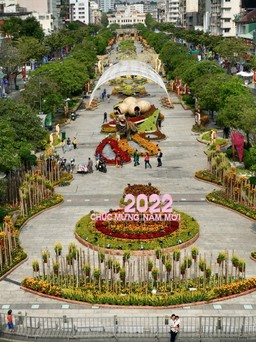 Đường hoa Nguyễn Huệ phục vụ 350.000 lượt khách tham quan Tết Nhâm Dần