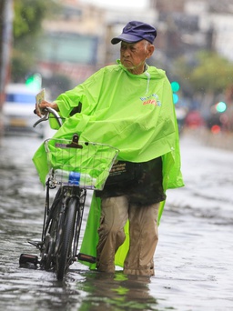 TP.HCM trời âm u, dự báo mưa rào cả ngày hôm nay