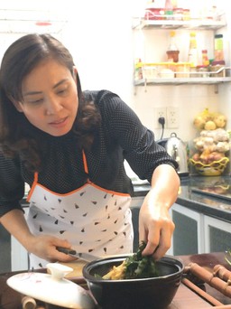 Ngày mưa, cùng Hot mom Trang Huyền nấu món ốc chuối đậu