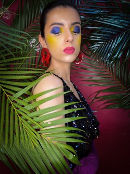Rực rỡ với phong cách trang điểm tropical summer