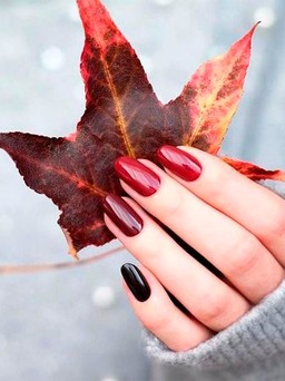 Những mẫu nail nghệ thuật mùa thu 2021 mà các cô nàng sành điệu không thể bỏ qua