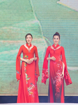 BST áo dài chất liệu khảm gốm “Bát Nhã” nổi bật trong Lễ hội áo dài 2022