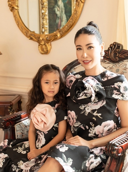 Con gái Hoa hậu Hà Kiều Anh thích thú mặc đồ đôi với mẹ