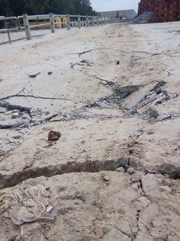 Mới khánh thành, công trình thoát nước kênh Ba Bò đã bị hư: Lún, nứt khắp nơi